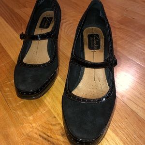 Clark’s size 8 black heels